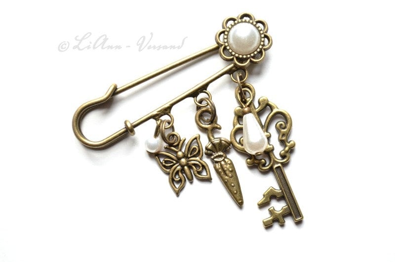 Brosche - Kleine Lady von LiAnnSchmuck