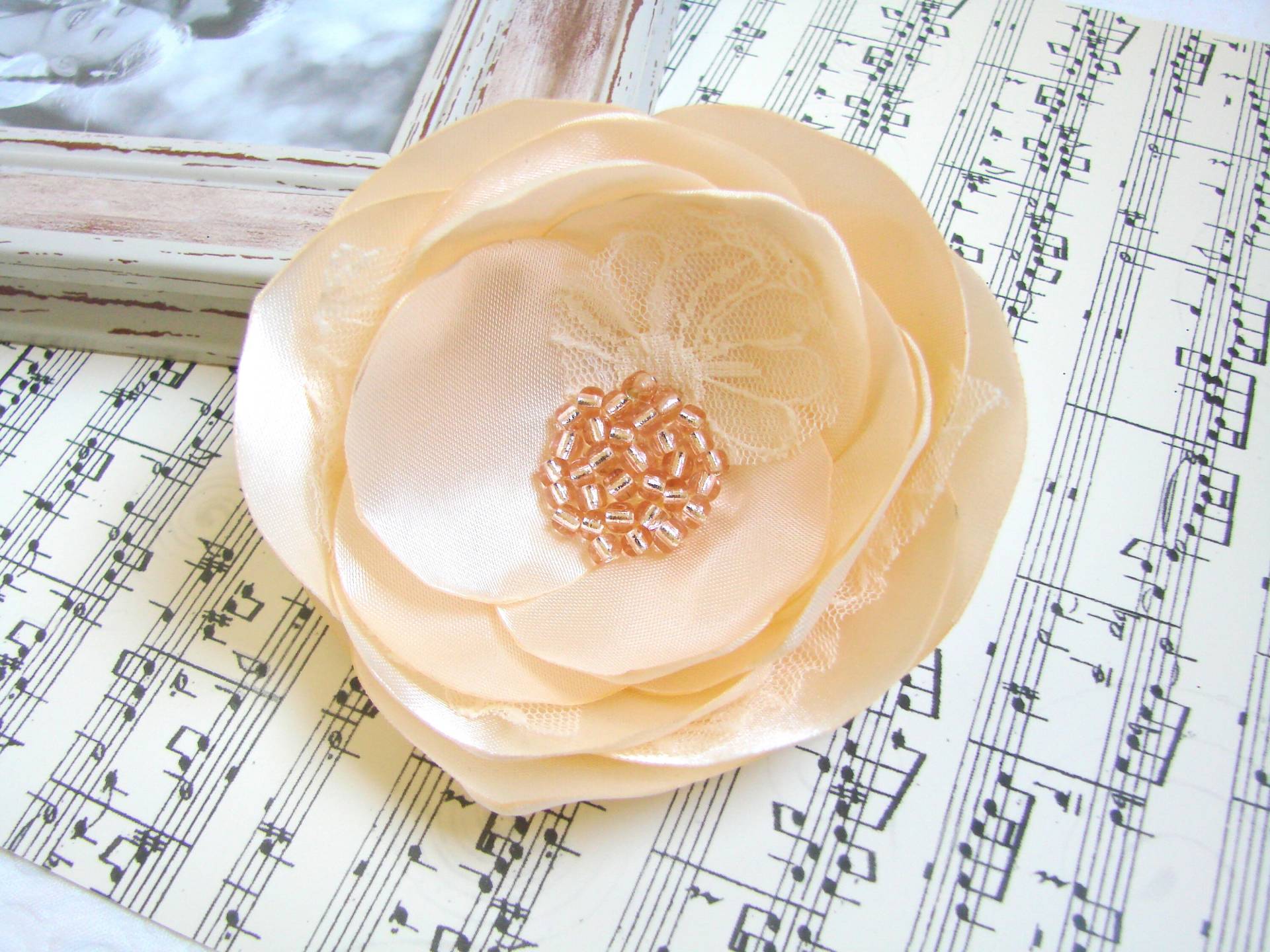 Brosche Blume Anstecknadel Mutter Des Bräutigams Seidenblume Champagner Hochzeit Brautjungfer Champagner-Corsage Brautmutter von LiLaGarden