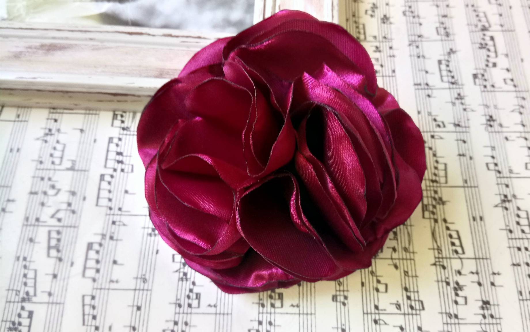 Brosche Burgund Blume Pin Rose Seidenbrosche Kopfschmuck Braut Accessoire Geschenk Für Mama Hochzeit von LiLaGarden