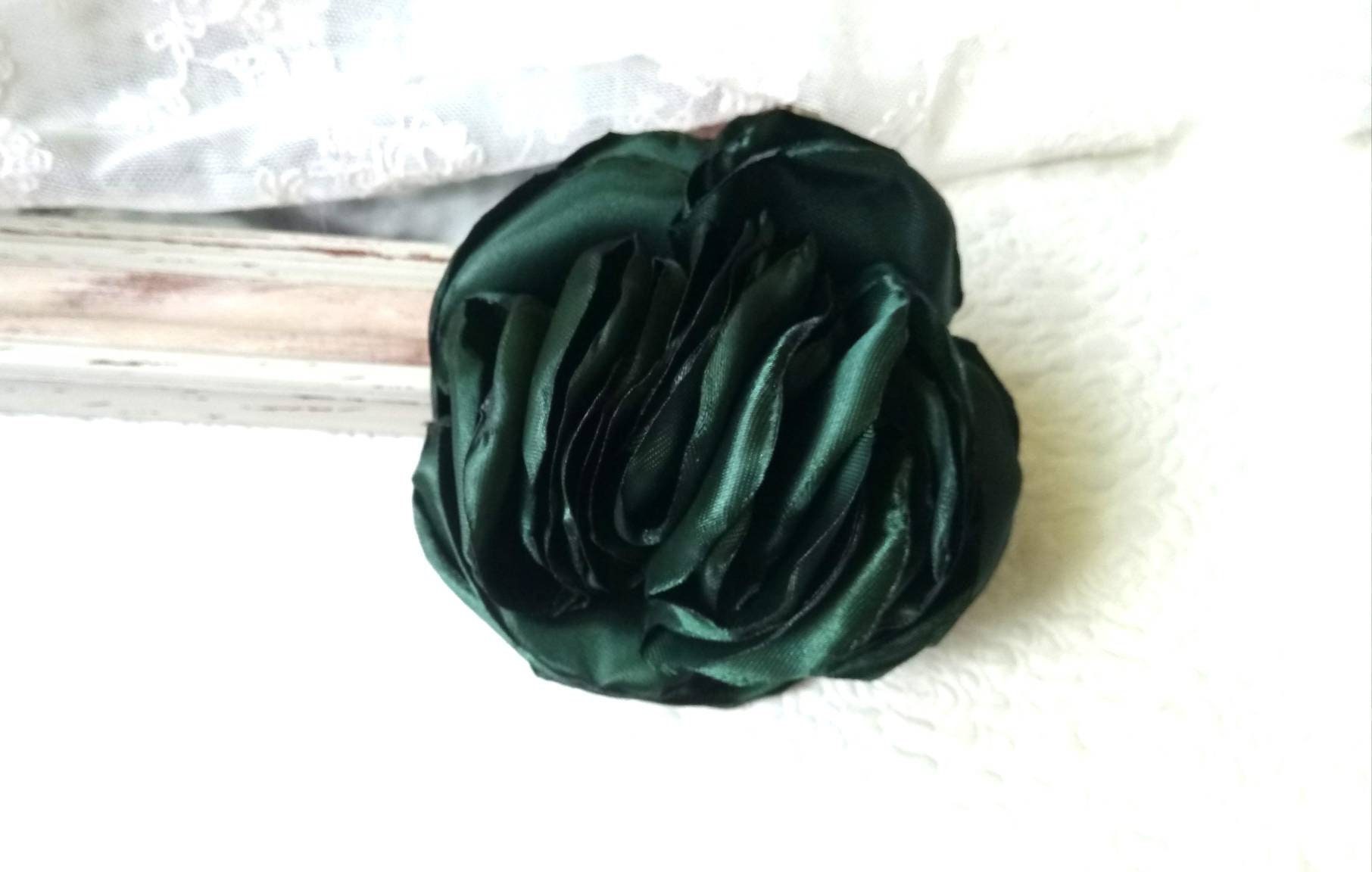 Brosche Blume Waldgrün Anstecknadel Seidenblume Kopfschmuck Kohlrose Accessoire Grün von LiLaGarden