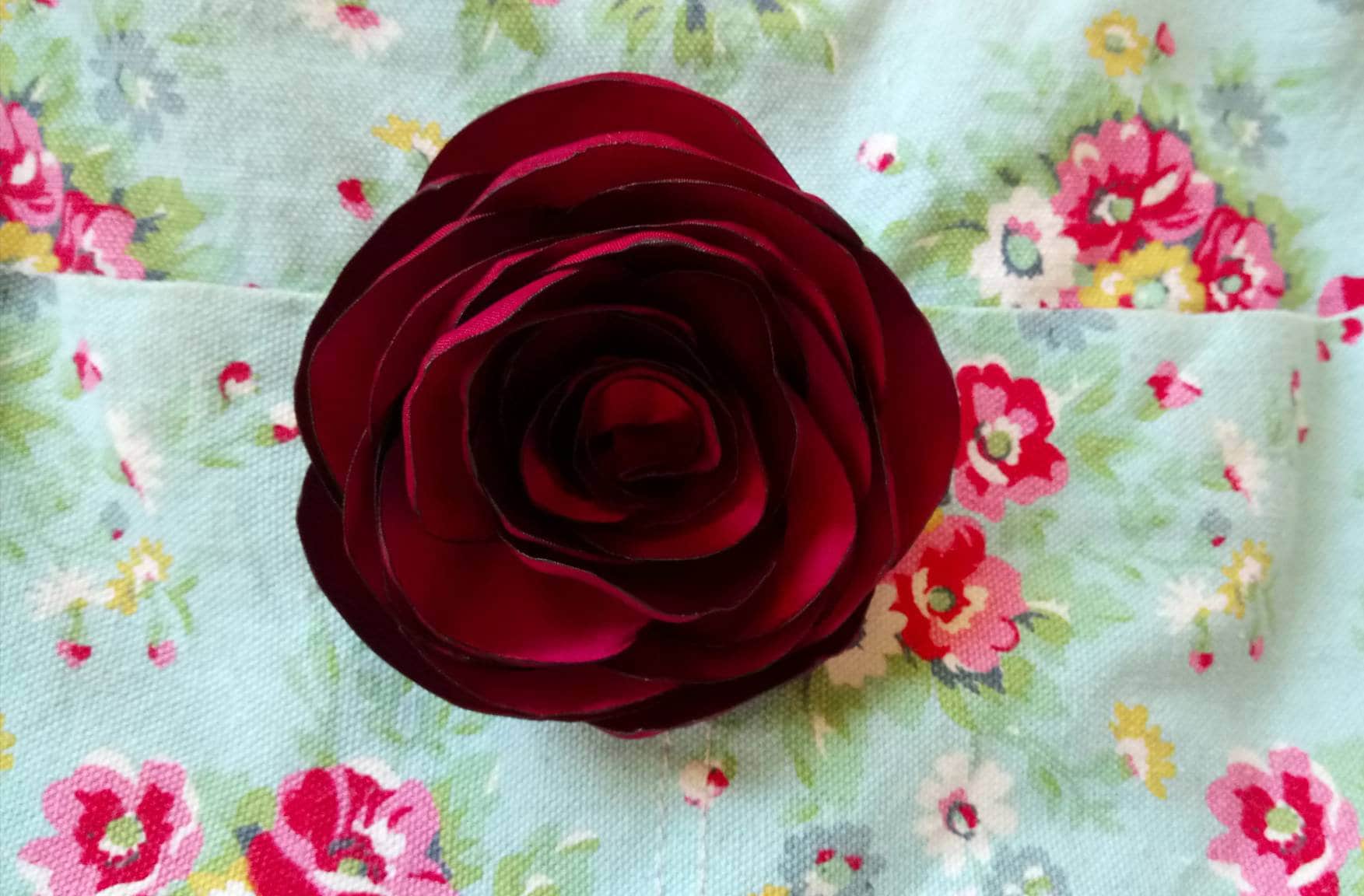 Burgund Rose Brosche Blume Anstecknadel Mutter Der Braut Blumenmädchen Dunkelrot von LiLaGarden