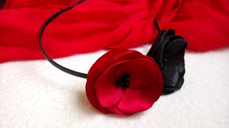Schwarz Rot Stirnband Erwachsene, Hochzeit Kopfschmuck Mädchen, Party Facsinator, Blumen Kopfschmuck, Seidenblumen Haar-Accessoire von LiLaGarden
