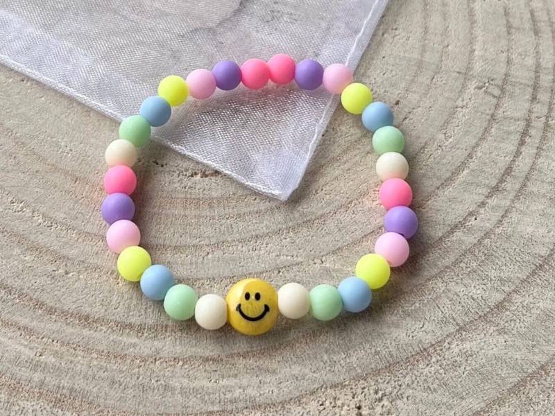 Buntes Smiley-Armband | Kinderarmband Teenager Verschiedene Größen Buntes Smiley-Armband | Kinderarmband Teenager Verschiedene Größen von LiLiShopLichtarbeit