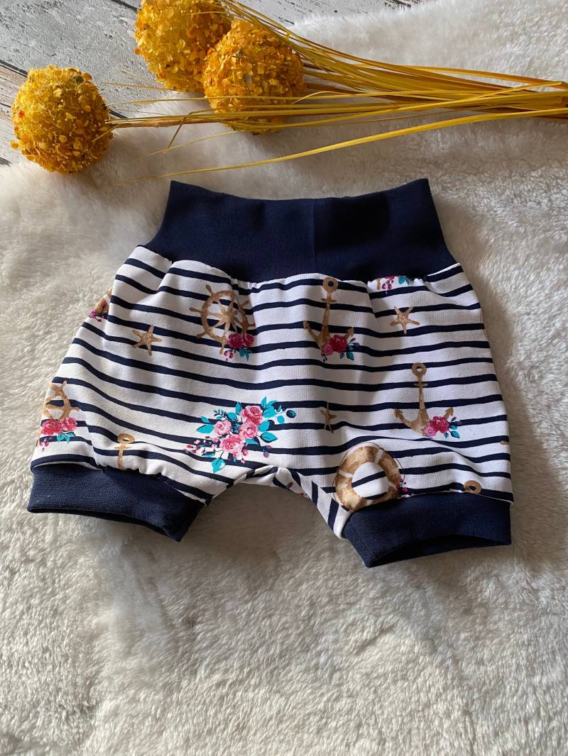 Kurze Pumphose Blumen Und Anker von LiMeLaden