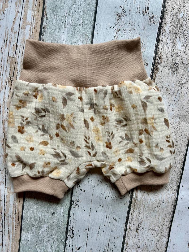 Kurze Pumphose Musselin Blumen von LiMeLaden