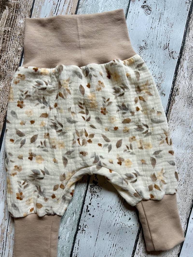 Pumphose Musselin Blumen von LiMeLaden