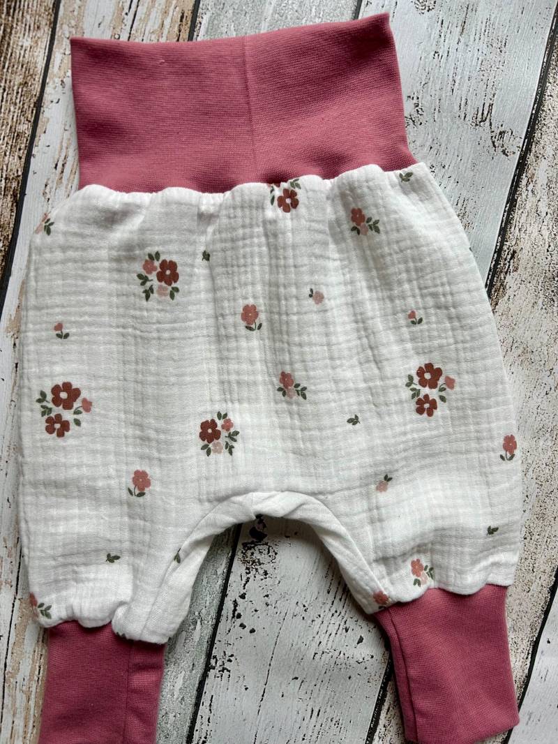 Pumphose Musselin Blumen von LiMeLaden