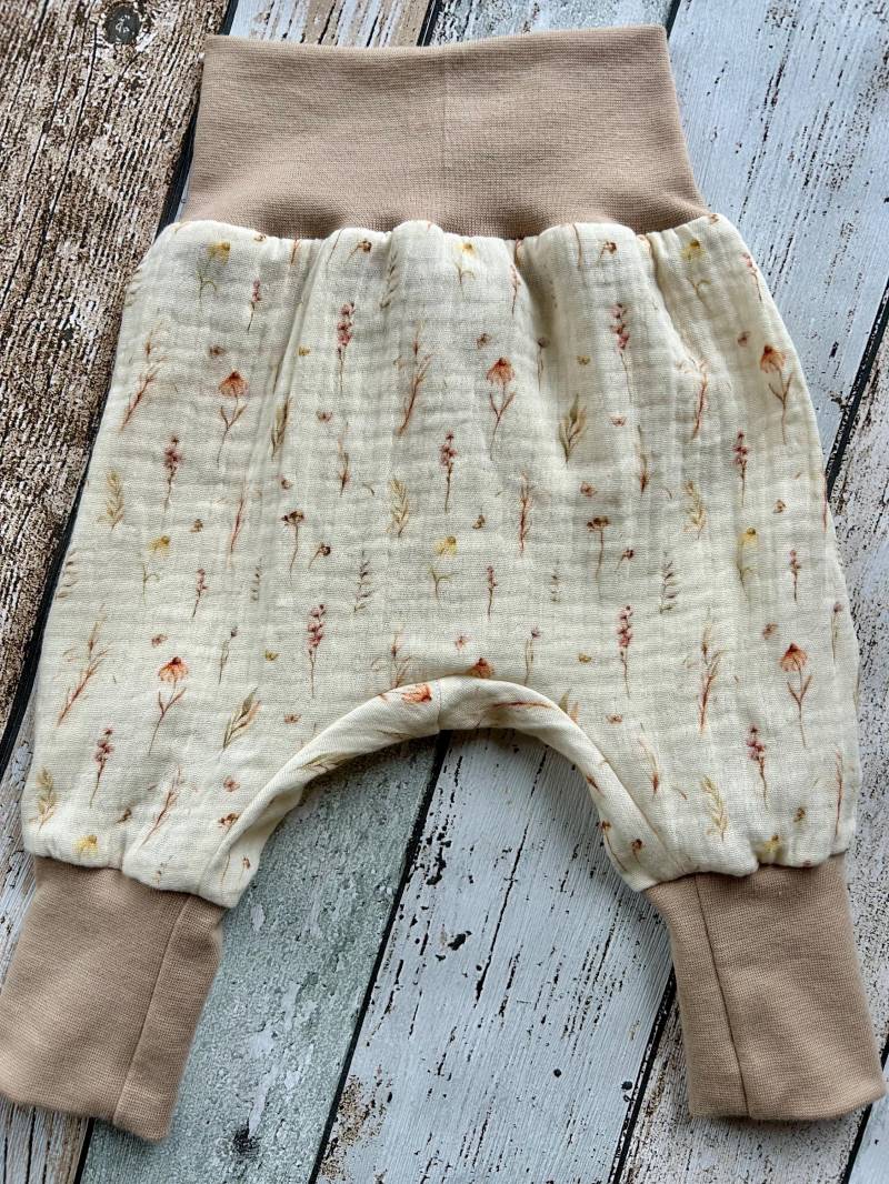 Pumphose Musselin Streublumen von LiMeLaden