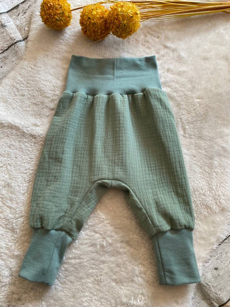 Pumphose Musselin Uni Altgrün von LiMeLaden