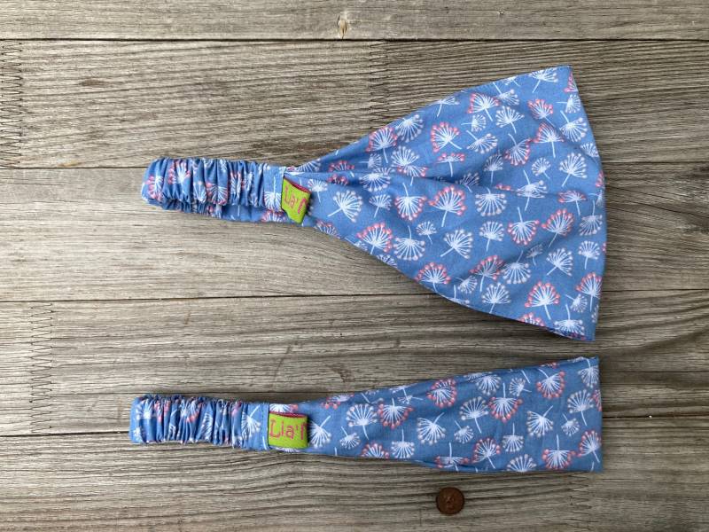 1 Haarband Kinder Pusteblumen Weiß Und Rosa Auf Hellblau von LiaMalaDE