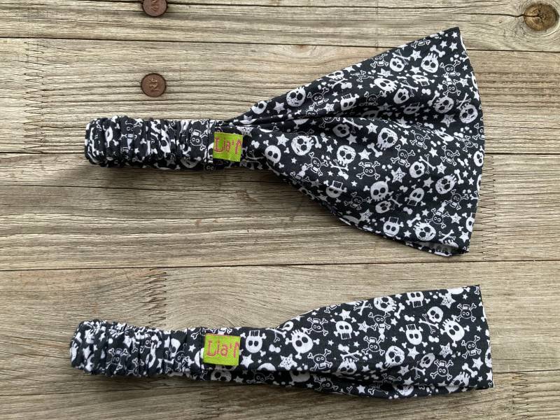 Haarband Kinder Totenköpfe Sterne Weiß Schwarz von LiaMalaDE