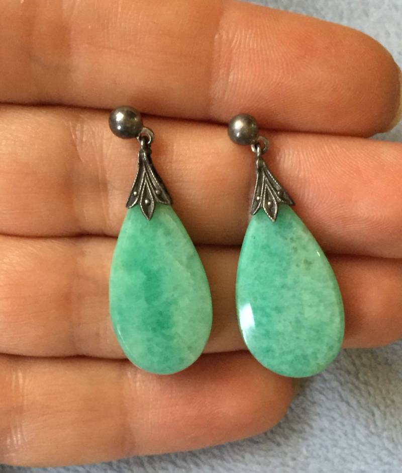 1920 Wunderschöne Grüne Peking Glas Sterling Silber Ohrringe von LiamBySevanna