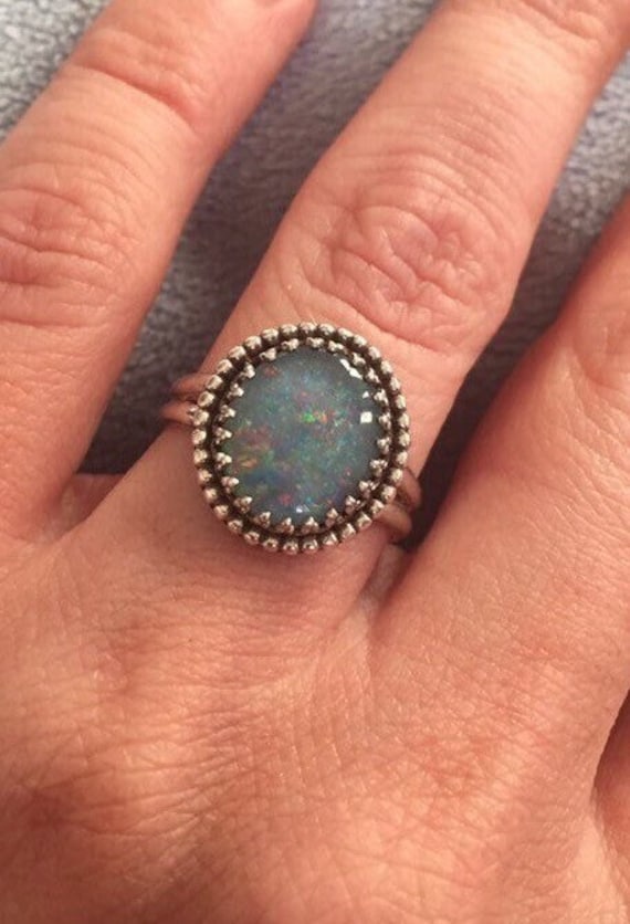 Älterer Vintage Sterling Silber Glas Opalit Opaleszierender Flacher Ring Größe 7 von LiamBySevanna