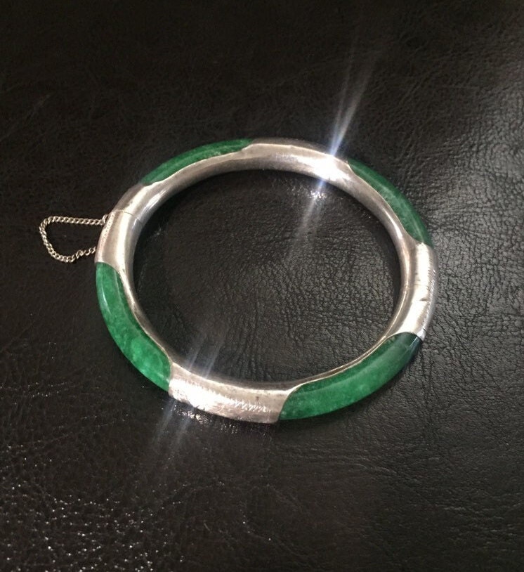 Antiker Sterlingsilber Hervorragender Apfelgrüner Jade-Armreif von LiamBySevanna