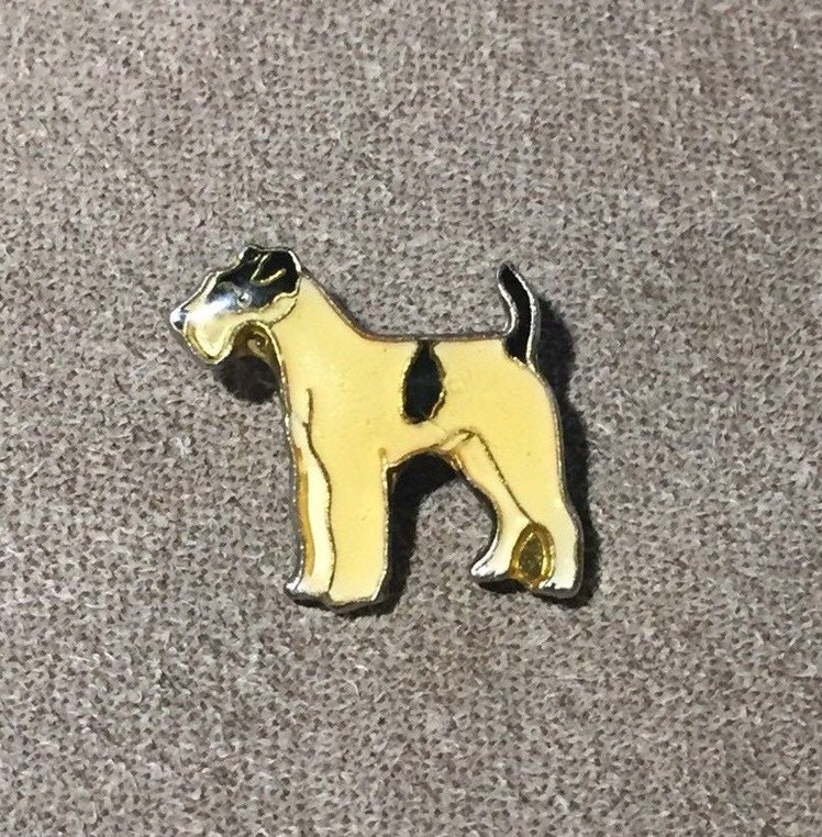 Emaille-Hundehut-Anstecknadel Emaille-Hundehut-Anstecknadel von LiamBySevanna
