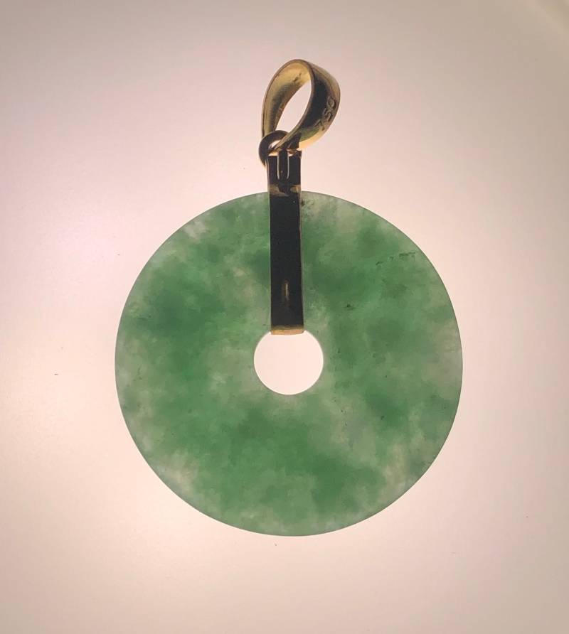 Fabelhafter 18K Gold 750 Apfelgrüner Jade Disk Donut Anhänger von LiamBySevanna