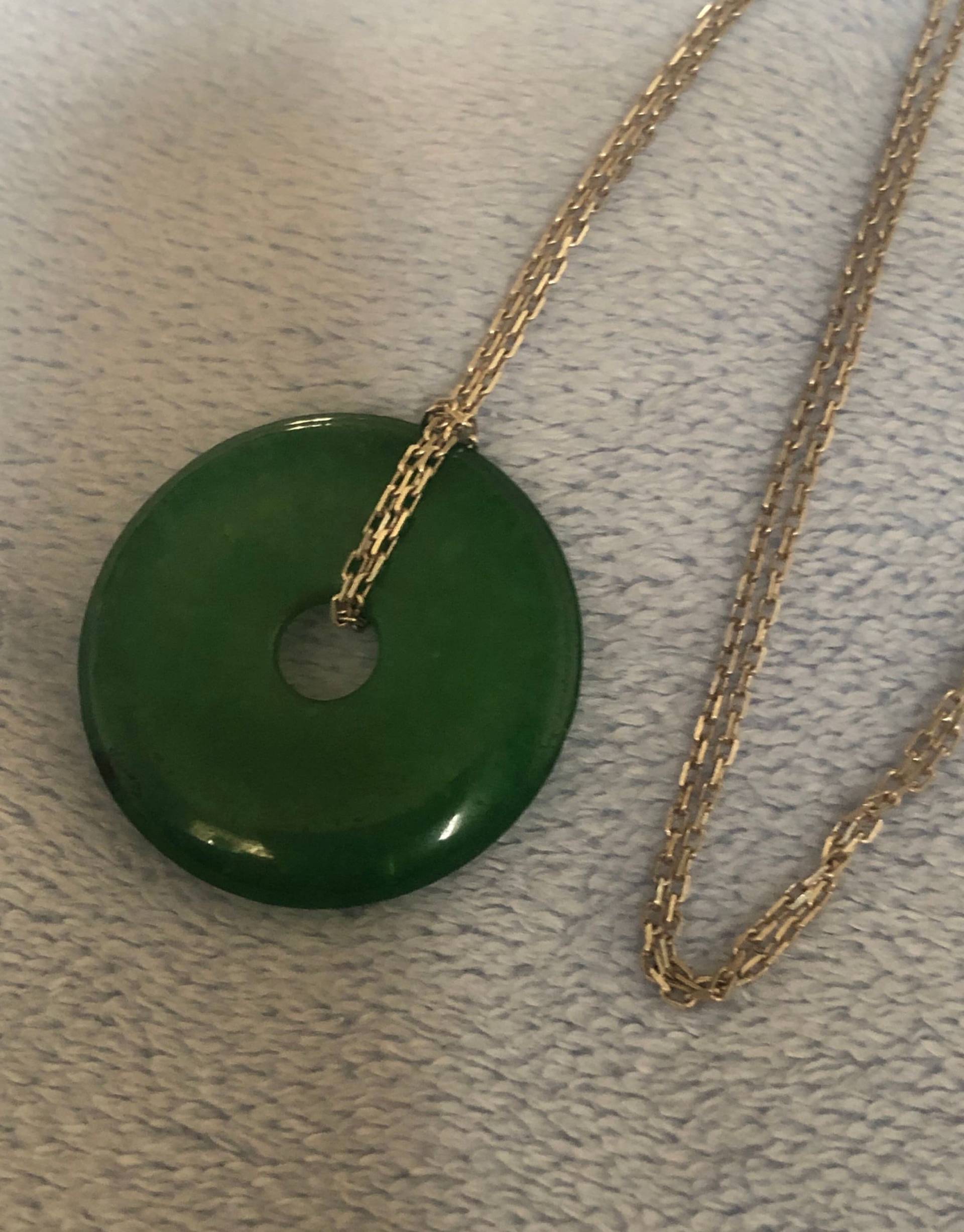 Fabelhafter Durchscheinender Grüner Jade-Disk-Donut-Anhänger Mit Kette von LiamBySevanna