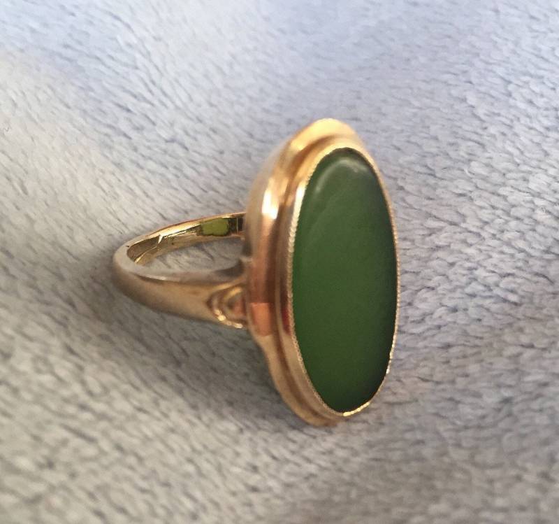 Groß Oval Geniune Jade Ring 14K Solid Gold Größe 5, 5 Flacher von LiamBySevanna