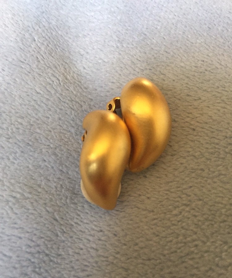 Handgemachte Ohrringe Matt Gold Mond Tropfen von LiamBySevanna