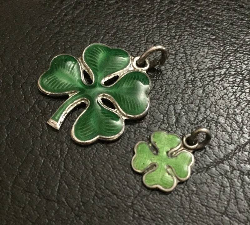 Jugendstil-Charm-Anhänger Aus Sterlingsilber Mit Grüner Emaille Und Kleeblatt von LiamBySevanna