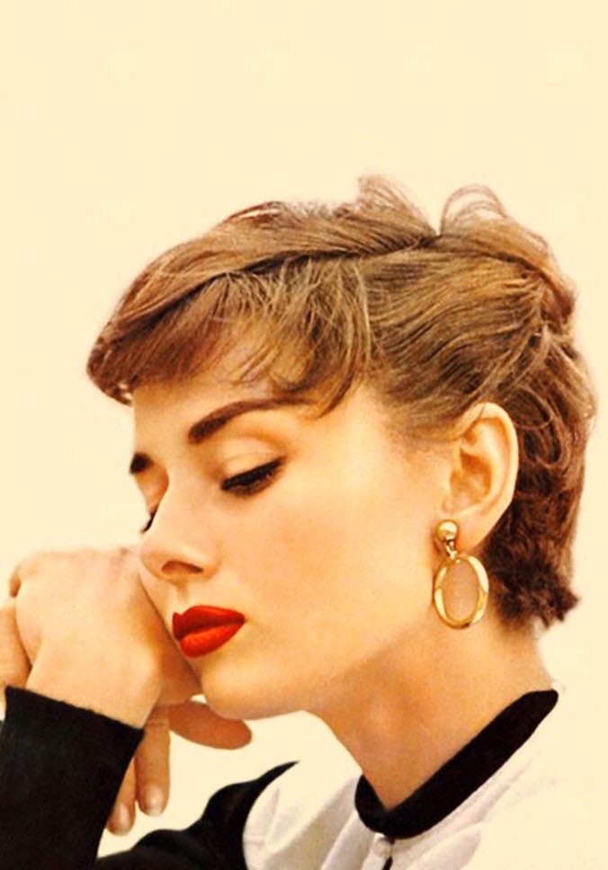 Seltene Audrey Hepburn's Style 14K Solid Gold Dangle Creolen Vintage 1950's Ohrringe von LiamBySevanna