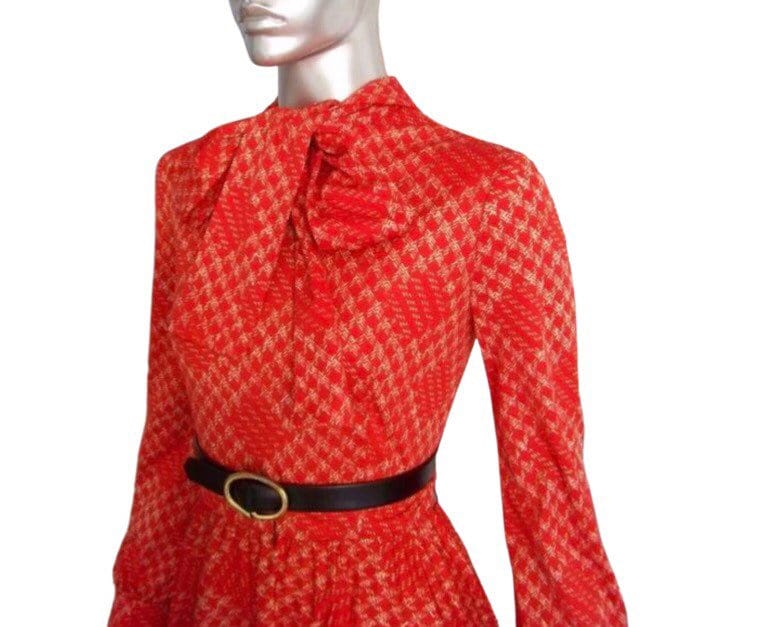 Seltenejonaton Logan Sekretärin Geek Ascot Bow Rotes Kleid von LiamBySevanna