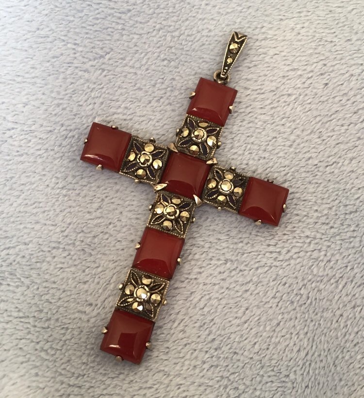 Spektakulärer Art-Deco-Anhänger Mit Antikem Karneol-Markasit-Blumenmuster Und Großem Kreuz Aus Sterlingsilber von LiamBySevanna