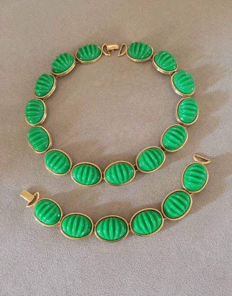 Vintage 1950Er Jahre Monet Green Ribbed Lucite Halskette Und Armband-Set von LiamBySevanna