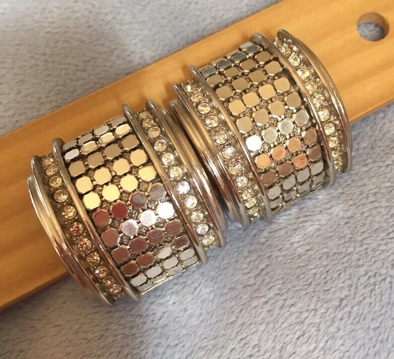 Vintage-Clip Auf Konvexen Mesh-Ohrringen Mit Strasssteinen Von Whiting & Davis von LiamBySevanna