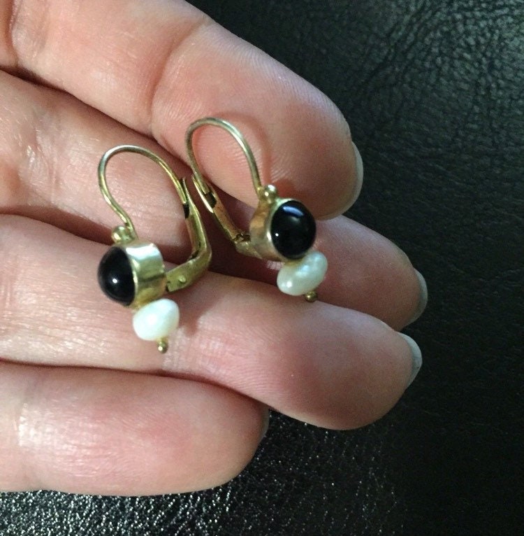 Vintage Onyx Und Perlen Gold Gewaschen Sterling Silber Ohrringe von LiamBySevanna