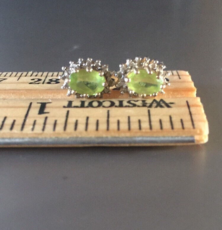 Vintage Oval Peridot Ohrstecker von LiamBySevanna