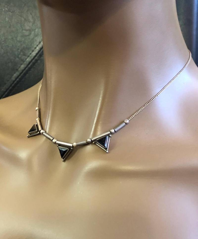 Vintage Schwarze Onyx Halskette Dreifach Dreieck Abgeschrägte Sterling Silber 18 " von LiamBySevanna
