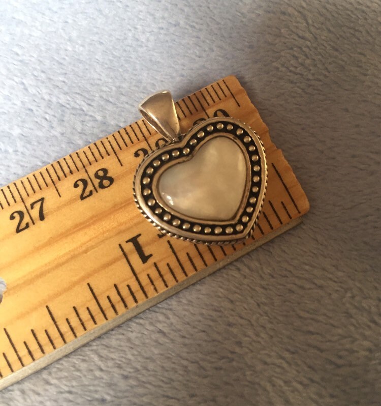 Vintage Sterling Silber Perlmutt Weißer Herz Anhänger von LiamBySevanna
