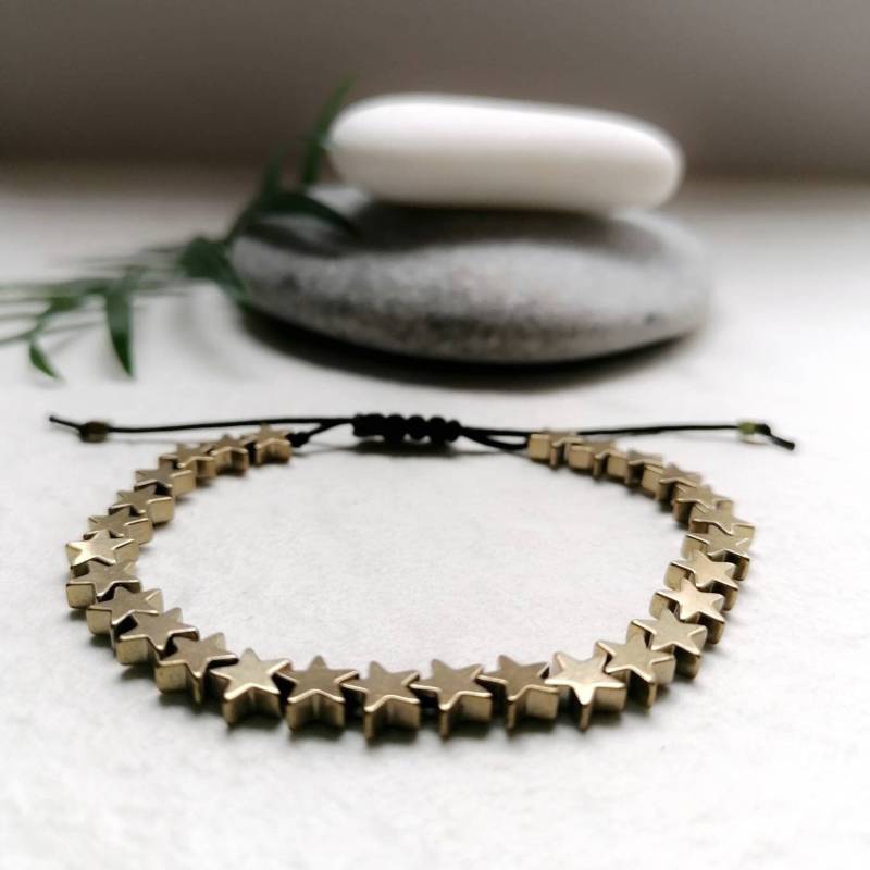 Stern Charm Armband, Gold Hämatit Sterne Verstellbares Stapelbares Armband von LianaFrank