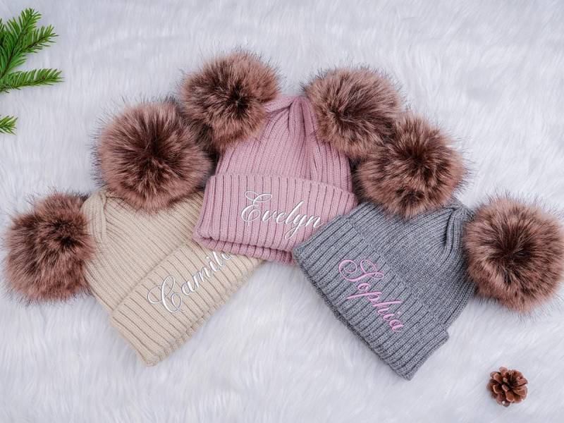 Personalized Double Pom Knit Beanie, Custom Embroidered Name Hat For Kids, Baby Winter Gift, Toddler Holiday Gift von Lianetze