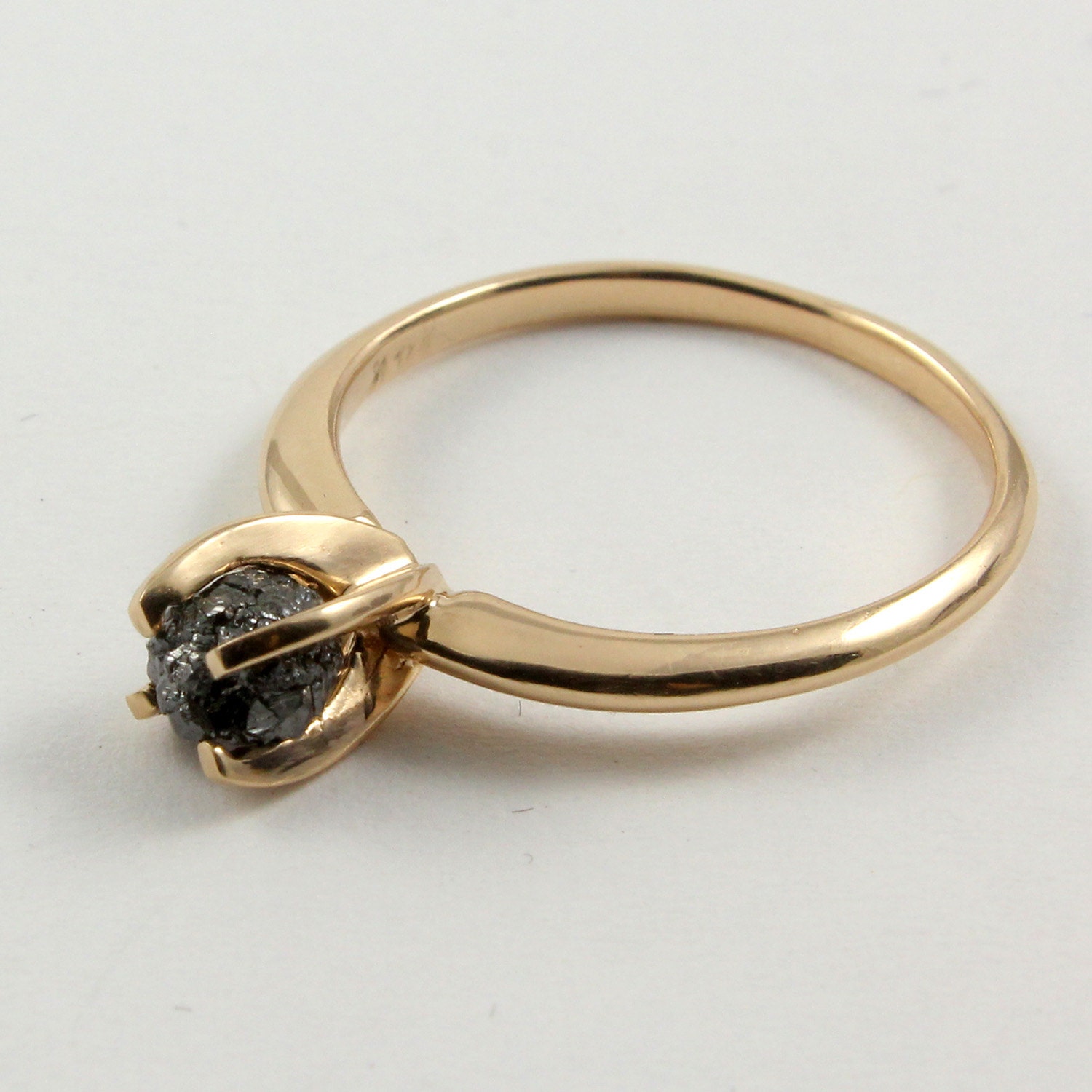 14K Gold Solitär Ring Mit Schwarzem Rohdiamant - Tiefschwarzer Ungeschliffener Verlobungsring, Ehering von LiansElegance