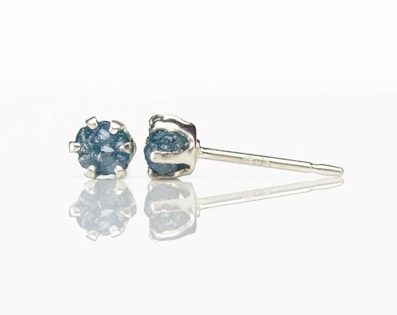 3 Mm Sterling Silber Ohrstecker Mit Blauen Rohdiamanten - Kleine Seltene Blaue Ungeschliffene Konfliktfrei von LiansElegance