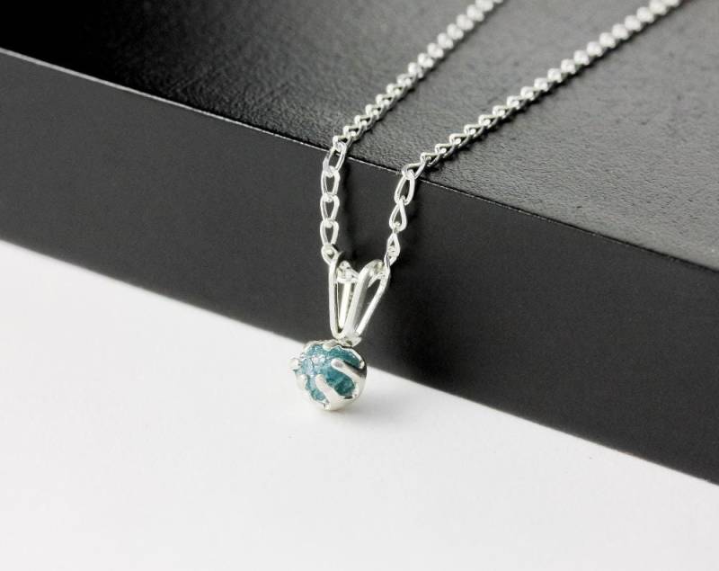 4 Mm Blaue Rohdiamant Anhänger Halskette - Sterling Silber Mit Natürlichen Konfliktfreien Diamant Seltener Blauer von LiansElegance