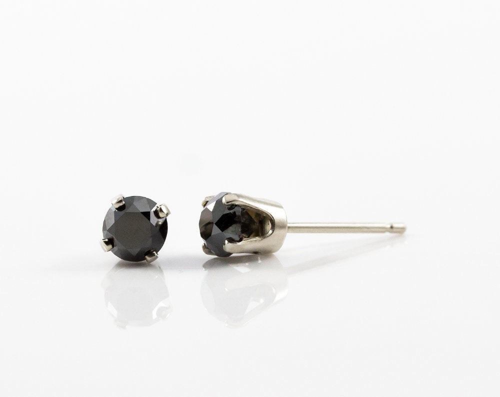 4 Mm Ohrstecker Mit Poliertem Diamant - Schwarze Rundschliff 14K Weißgold Brilliant von LiansElegance