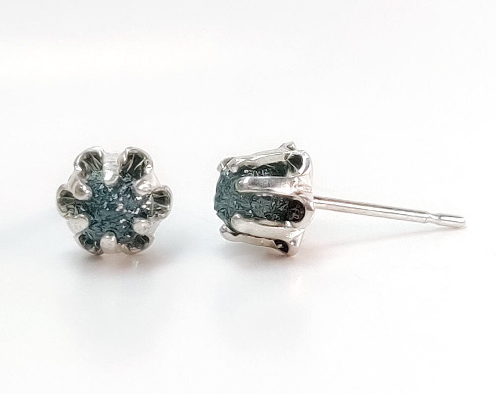 Buttercup Ohrringe Mit 1, 0 Karat Blauen Rohdiamanten - Sterling Silber Posts Natürliche Uncut Diamanten Konfliktfrei Ohrstecker von LiansElegance