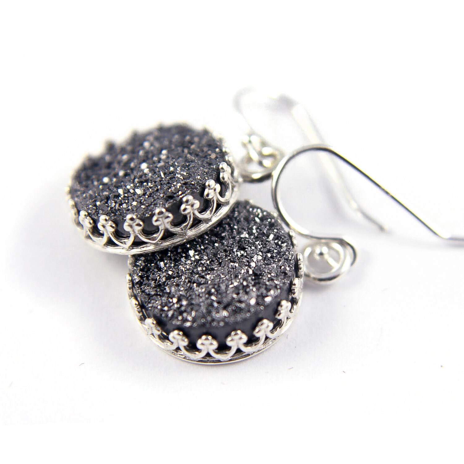 Druzy Ohrringe - Silber Lünette Sets Schwarz Druse Quarz Runde Druzzy April Birthstone von LiansElegance