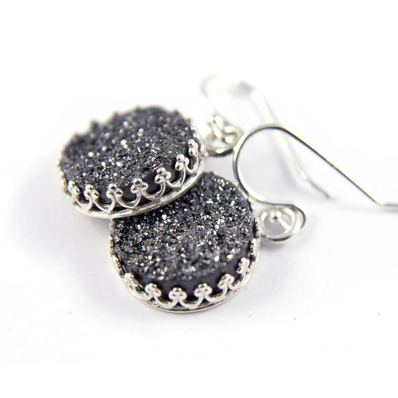 Druzy Ohrringe - Silber Lünette Sets Schwarz Druse Quarz Runde Druzzy April Birthstone von LiansElegance