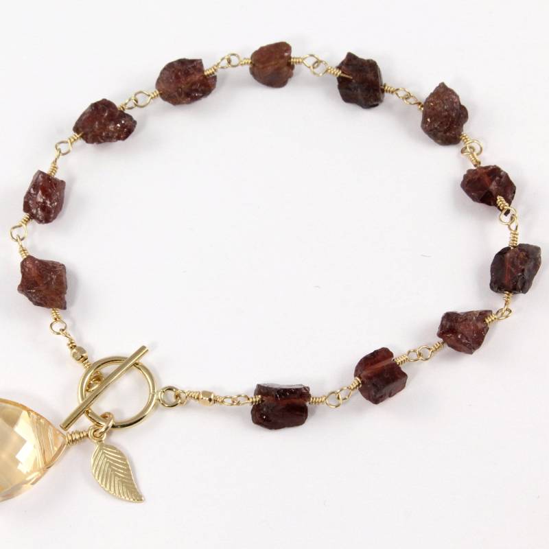 Granat Armband Mit Knebelverschluss - Muttertagsgeschenk 14K Gold Fill Wire Wrapping Unregelmäßige Form Natürlicher Geburtsstein Geschenk von LiansElegance