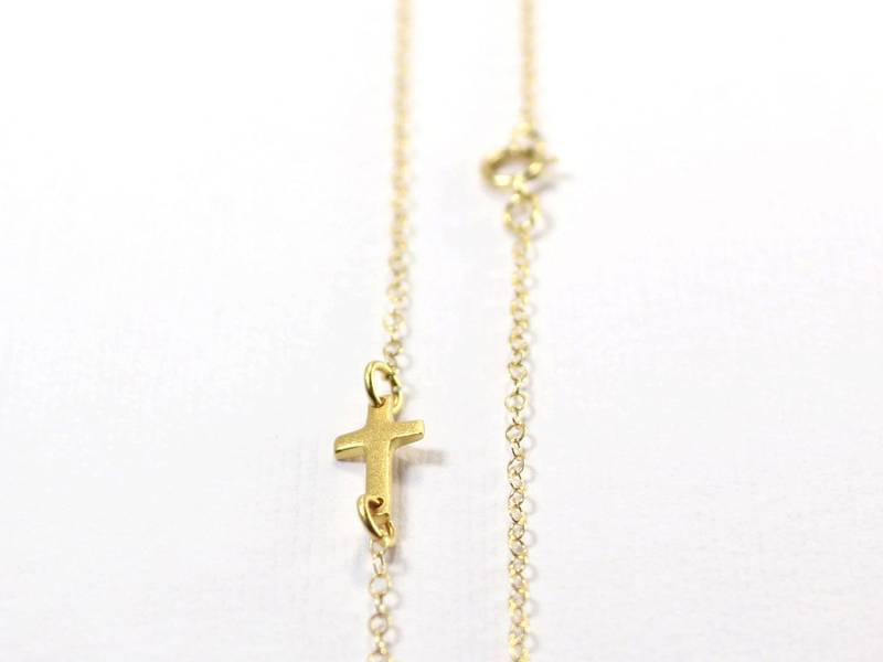 Kleines Seitliches Kreuz Halskette - 24K Vermeil Gold von LiansElegance