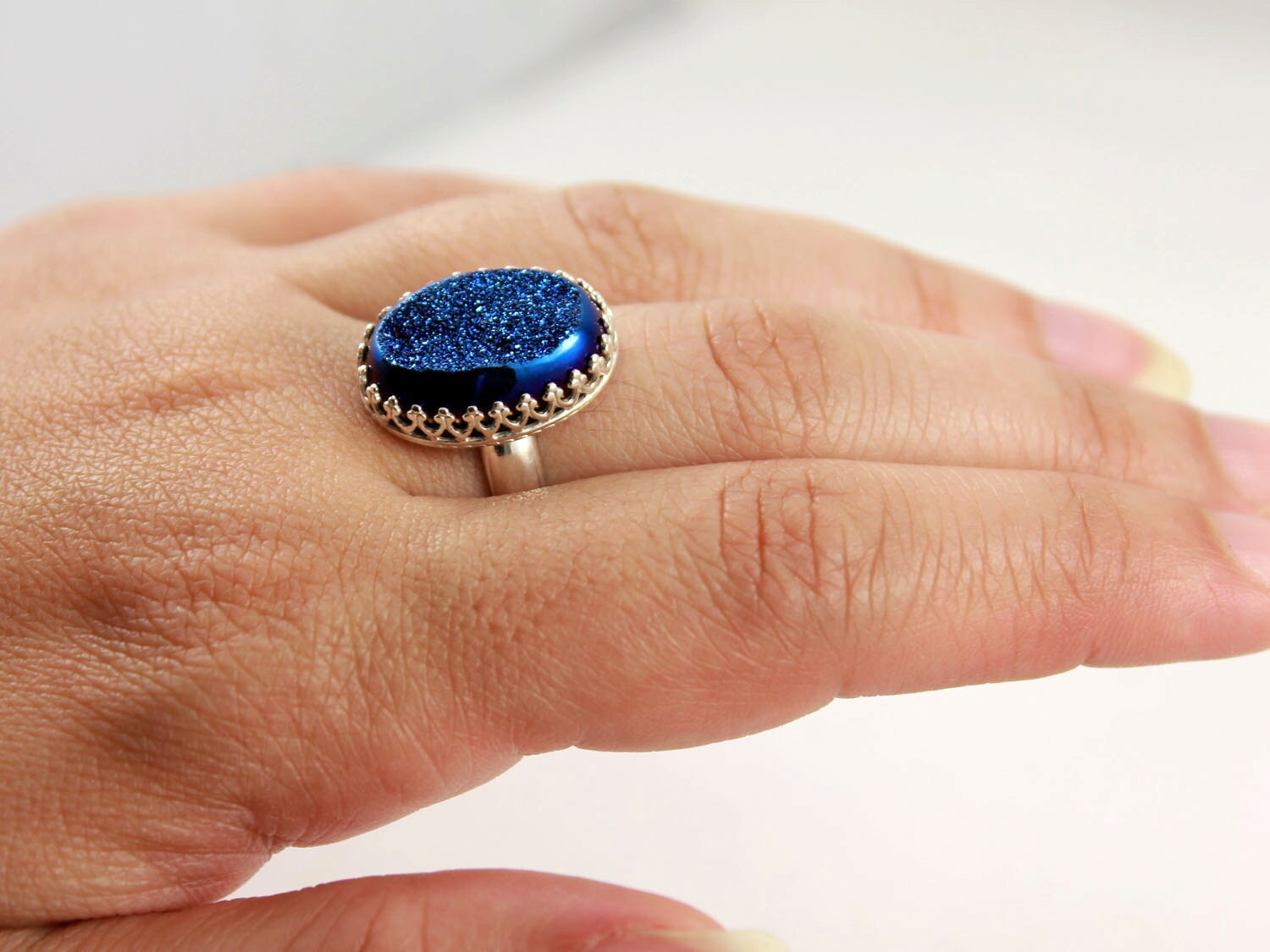 Natürliche Druzy Quarz Ring - Oval Sterling Silber Galerie Draht Lünette Kobalt Druse Stein von LiansElegance