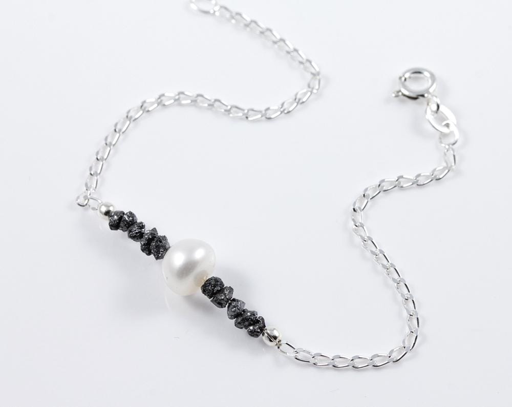 Schwarzer Rohdiamant Armband Mit Initial - Sterling Silber Perle Und Diamant Personalisierter Schmuck von LiansElegance