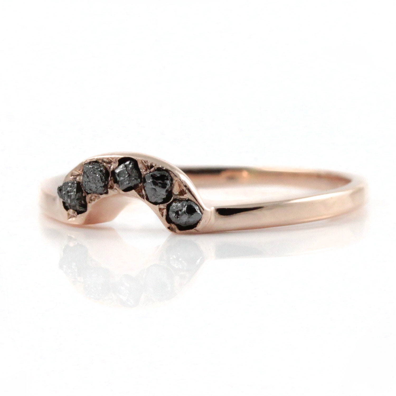 Trauring - Individuell Angefertigter Band Mit Rohdiamanten 14K Rosegold von LiansElegance