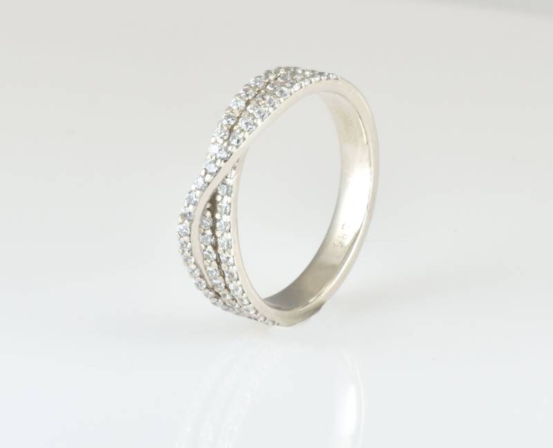 Dreireihiger Bandring, Halbe Ewigkeit Verlobungsring, Jubiläumsbandring, Abschlussband, Diamantring, Weißgoldring von LiappisJewelry