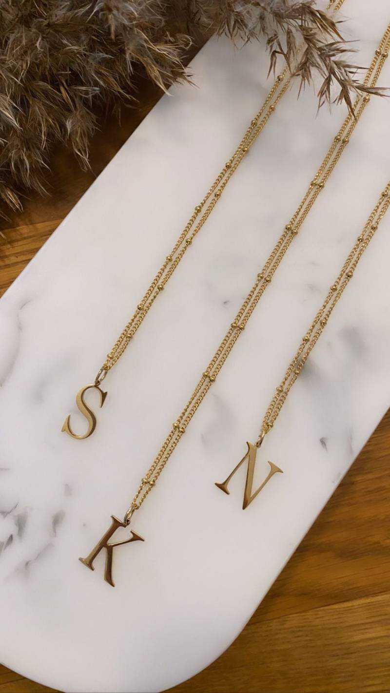 Buchstabenkette Aus Edelstahl Mit Initial, Wasserfest von LiaroSchmuckDE