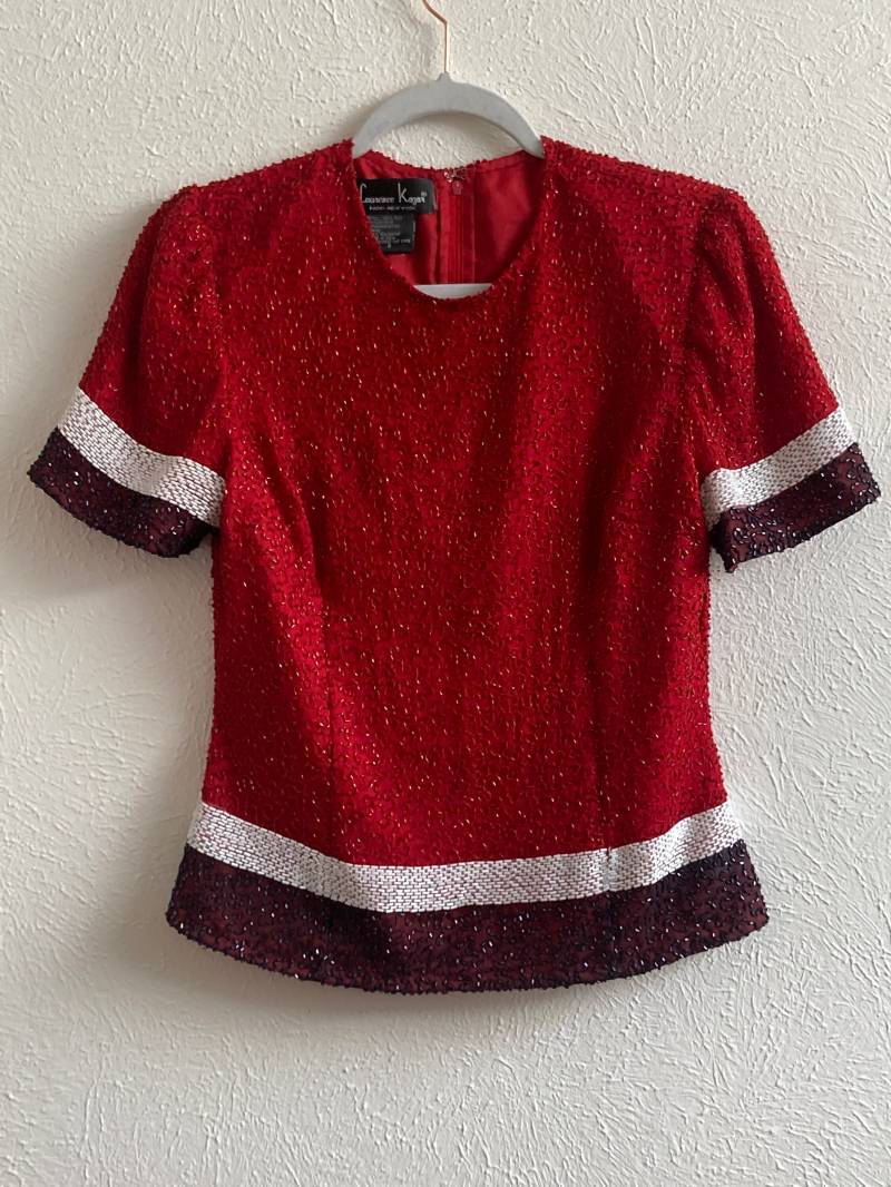 Kleines Vintage Rot Top Perlen Seidenfutter von LiasSequinCollection